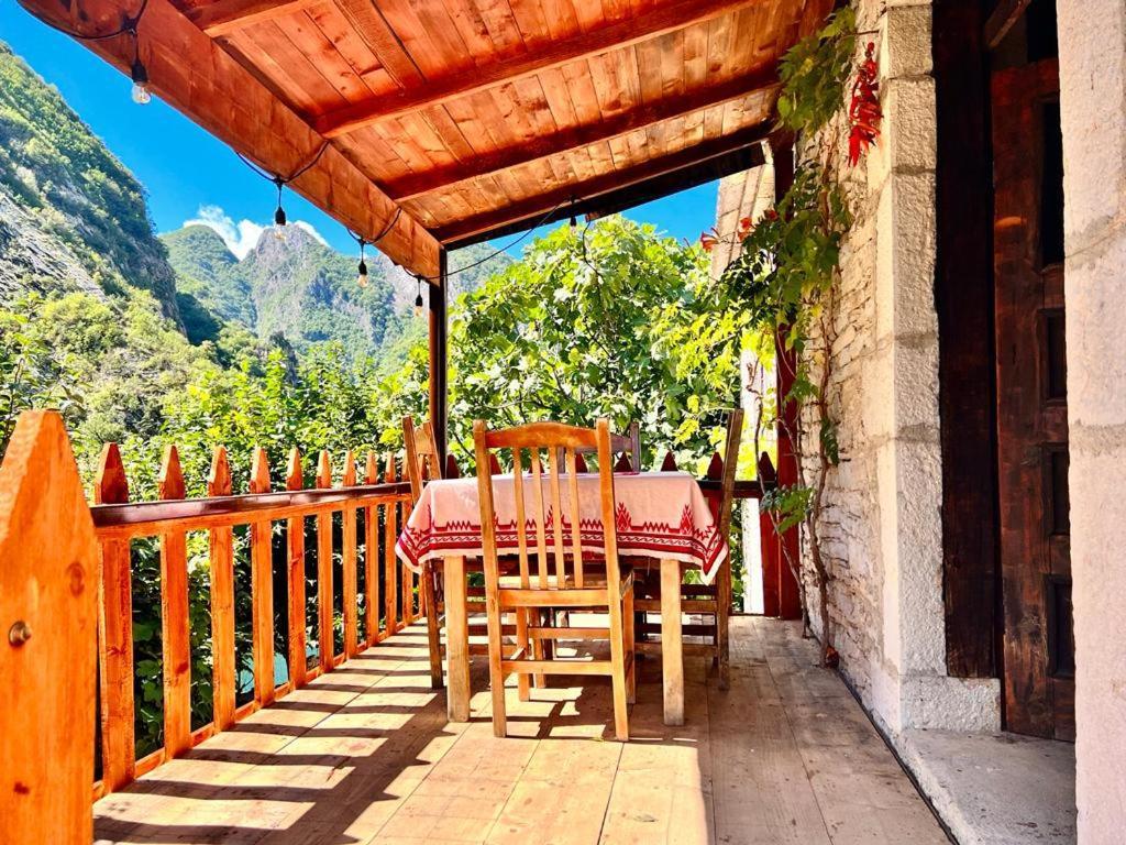Hotel Neomalsore Agrotourism, Komani Lake Extérieur photo